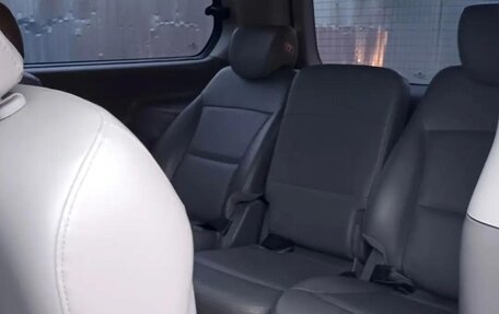 Hyundai Grand Starex Grand Starex I рестайлинг 2, 2015 год, 2 600 000 рублей, 6 фотография