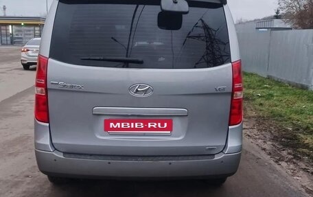 Hyundai Grand Starex Grand Starex I рестайлинг 2, 2015 год, 2 600 000 рублей, 2 фотография