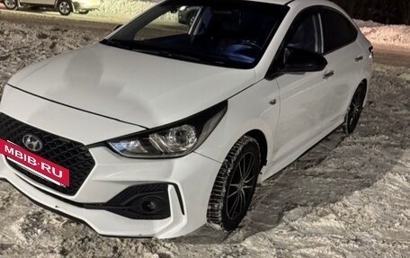 Hyundai Solaris II рестайлинг, 2018 год, 990 000 рублей, 11 фотография
