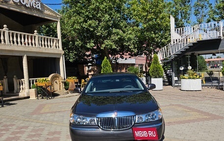 Lincoln Town Car III рестайлинг, 1999 год, 1 750 000 рублей, 2 фотография