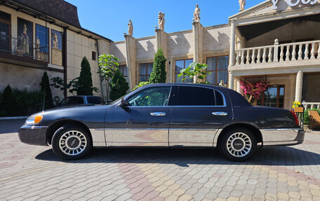 Lincoln Town Car III рестайлинг, 1999 год, 1 750 000 рублей, 4 фотография