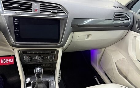 Volkswagen Tiguan II, 2018 год, 3 550 000 рублей, 13 фотография