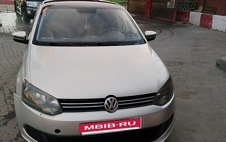 Volkswagen Polo VI (EU Market), 2011 год, 400 000 рублей, 2 фотография