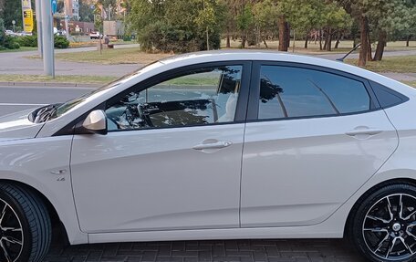 Hyundai Solaris II рестайлинг, 2016 год, 1 325 000 рублей, 5 фотография