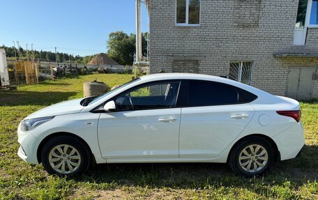 Hyundai Solaris II рестайлинг, 2018 год, 950 000 рублей, 5 фотография