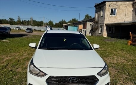 Hyundai Solaris II рестайлинг, 2018 год, 950 000 рублей, 2 фотография