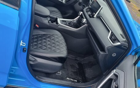 Toyota RAV4, 2021 год, 4 000 000 рублей, 9 фотография