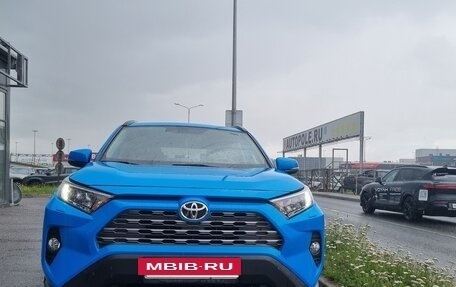 Toyota RAV4, 2021 год, 4 000 000 рублей, 6 фотография