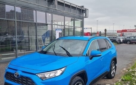 Toyota RAV4, 2021 год, 4 000 000 рублей, 2 фотография