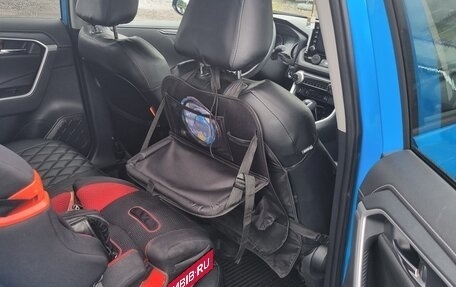Toyota RAV4, 2021 год, 4 000 000 рублей, 10 фотография