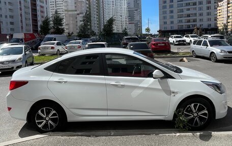 Hyundai Solaris II рестайлинг, 2015 год, 1 100 000 рублей, 4 фотография