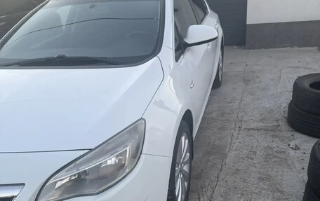 Opel Astra J, 2011 год, 585 000 рублей, 3 фотография