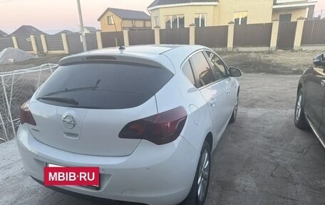 Opel Astra J, 2011 год, 585 000 рублей, 4 фотография