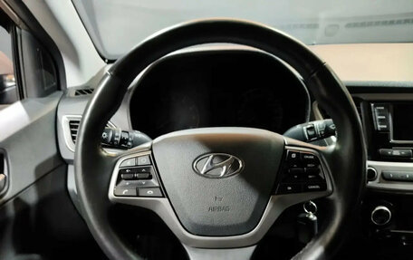 Hyundai Solaris II рестайлинг, 2018 год, 1 385 000 рублей, 10 фотография