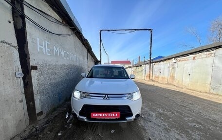 Mitsubishi Outlander III рестайлинг 3, 2014 год, 1 800 000 рублей, 1 фотография