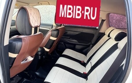 Mitsubishi Outlander III рестайлинг 3, 2014 год, 1 800 000 рублей, 5 фотография