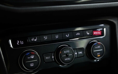 Volkswagen Tiguan II, 2019 год, 2 099 000 рублей, 16 фотография