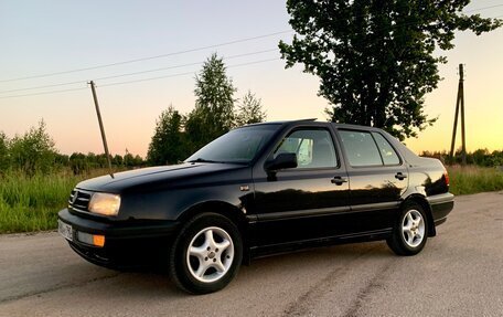 Volkswagen Vento, 1992 год, 422 000 рублей, 2 фотография