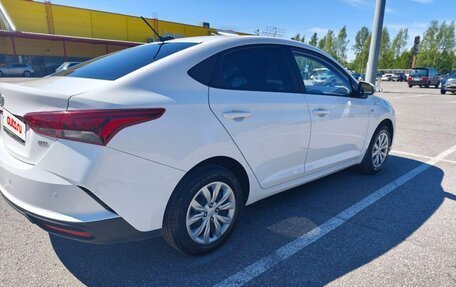Hyundai Solaris II рестайлинг, 2021 год, 1 800 000 рублей, 5 фотография