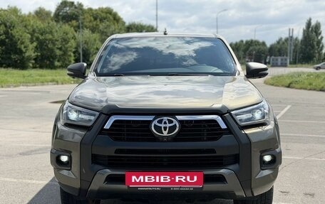 Toyota Hilux VIII, 2022 год, 6 650 000 рублей, 2 фотография