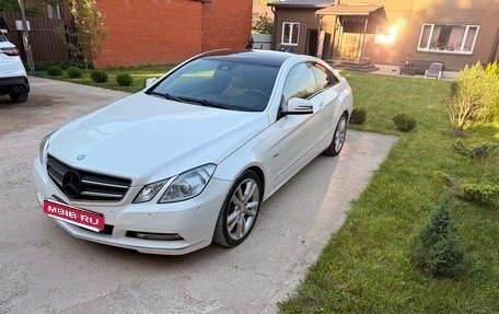 Mercedes-Benz E-Класс, 2011 год, 1 270 000 рублей, 2 фотография