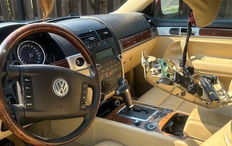 Volkswagen Touareg III, 2004 год, 295 000 рублей, 6 фотография