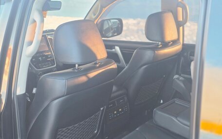 Toyota Land Cruiser 200, 2017 год, 5 200 000 рублей, 7 фотография