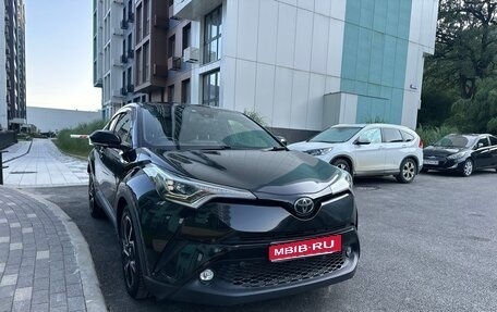 Toyota C-HR I рестайлинг, 2019 год, 2 100 000 рублей, 1 фотография