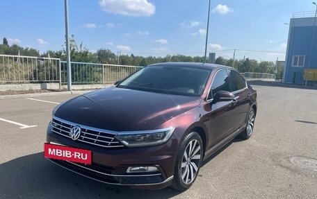 Volkswagen Passat B8 рестайлинг, 2018 год, 3 200 000 рублей, 2 фотография