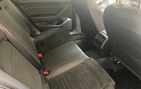 Volkswagen Passat B8 рестайлинг, 2018 год, 3 200 000 рублей, 13 фотография
