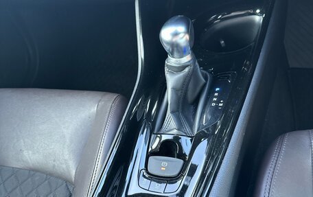 Toyota C-HR I рестайлинг, 2019 год, 2 100 000 рублей, 10 фотография