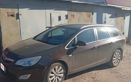 Opel Astra J, 2011 год, 600 000 рублей, 2 фотография