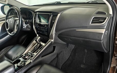 Mitsubishi Pajero Sport III рестайлинг, 2018 год, 2 949 000 рублей, 10 фотография