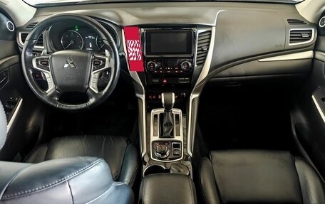 Mitsubishi Pajero Sport III рестайлинг, 2018 год, 2 949 000 рублей, 9 фотография