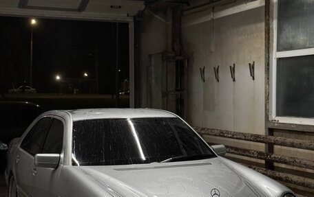 Mercedes-Benz E-Класс, 1998 год, 270 000 рублей, 1 фотография