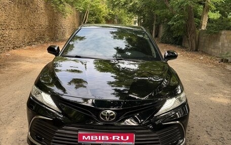 Toyota Camry, 2021 год, 3 000 000 рублей, 1 фотография