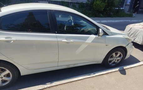 Hyundai Solaris II рестайлинг, 2013 год, 590 000 рублей, 4 фотография