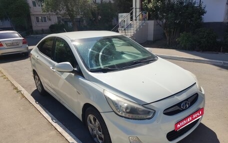 Hyundai Solaris II рестайлинг, 2013 год, 590 000 рублей, 3 фотография