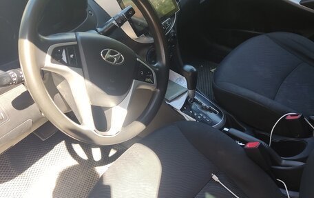 Hyundai Solaris II рестайлинг, 2013 год, 590 000 рублей, 8 фотография