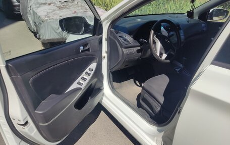Hyundai Solaris II рестайлинг, 2013 год, 590 000 рублей, 7 фотография
