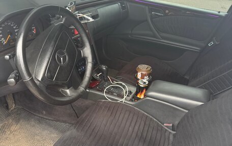 Mercedes-Benz E-Класс, 1998 год, 270 000 рублей, 8 фотография