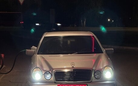 Mercedes-Benz E-Класс, 1998 год, 270 000 рублей, 3 фотография