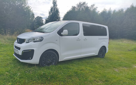Peugeot Traveller I, 2020 год, 2 250 000 рублей, 3 фотография
