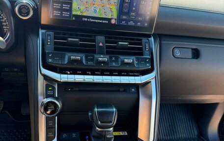 Toyota Land Cruiser, 2024 год, 13 250 000 рублей, 8 фотография