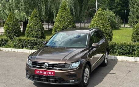 Volkswagen Tiguan II, 2018 год, 1 890 000 рублей, 2 фотография