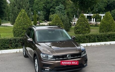 Volkswagen Tiguan II, 2018 год, 1 890 000 рублей, 5 фотография
