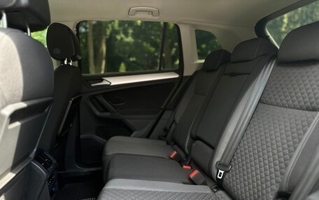 Volkswagen Tiguan II, 2018 год, 1 890 000 рублей, 17 фотография