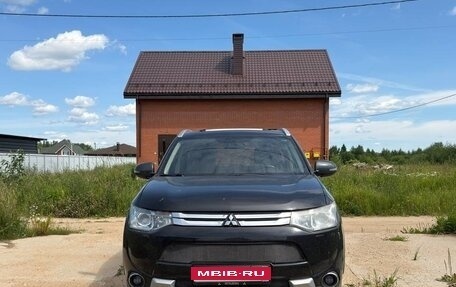 Mitsubishi Outlander III рестайлинг 3, 2014 год, 1 640 000 рублей, 1 фотография