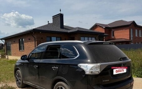 Mitsubishi Outlander III рестайлинг 3, 2014 год, 1 640 000 рублей, 5 фотография