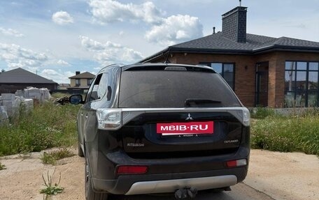Mitsubishi Outlander III рестайлинг 3, 2014 год, 1 640 000 рублей, 3 фотография